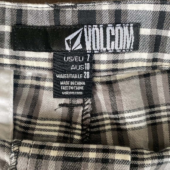 Volcom Black and White Bermuda Shorts Casual Plaid Design - Picture 4 of 5
